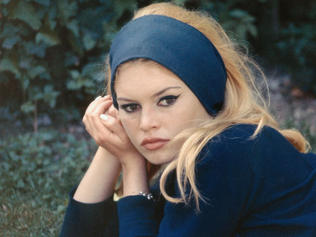 Eyeliner clásico: ¿Por qué es popular en la Generación Z? Descubre su encanto