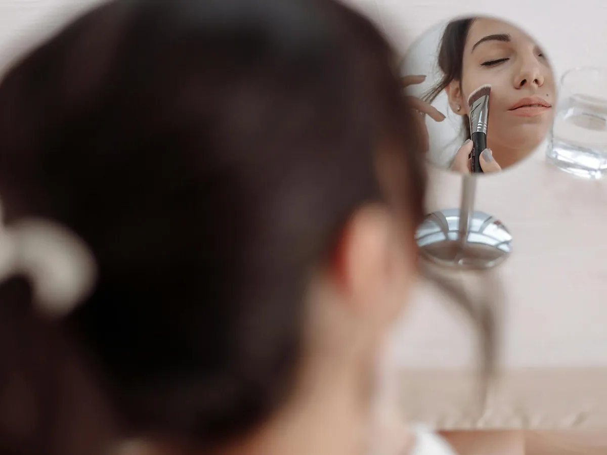 Cómo evitar que el maquillaje reseque la piel: 8 trucos efectivos