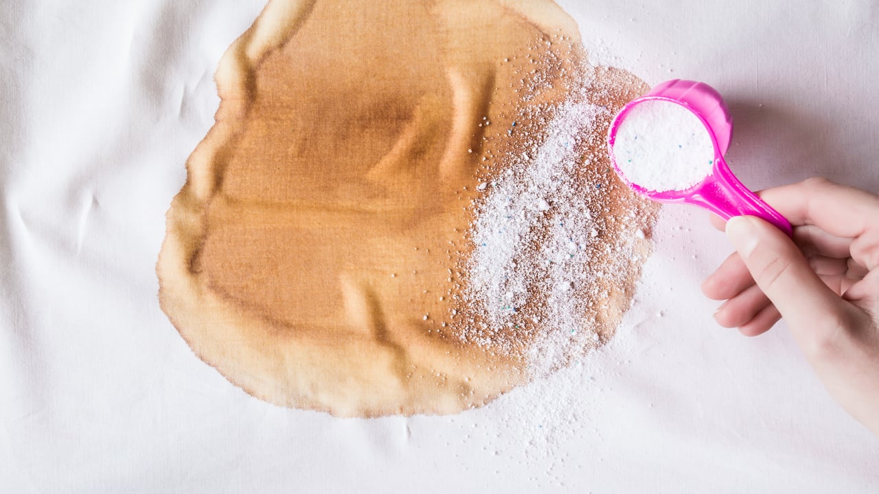 Mezcla casera perfecta: Cómo remover manchas de la ropa fácilmente