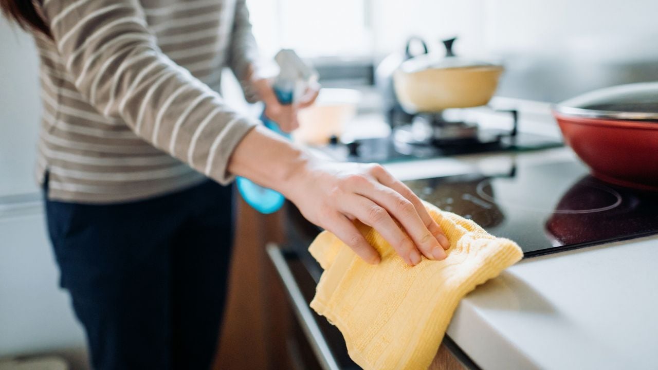 Líquido casero: Cómo remover grasa de muebles de cocina fácilmente