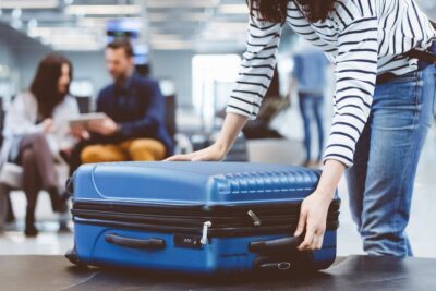 Truco casero: Cómo reducir el espacio de tus abrigos en la maleta