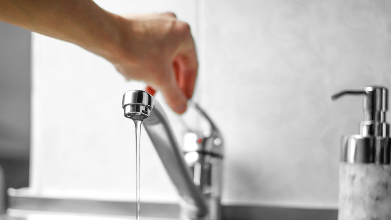 Cómo Hacer que tus Grifos Brillen de Nuevo con Este Truco Casero