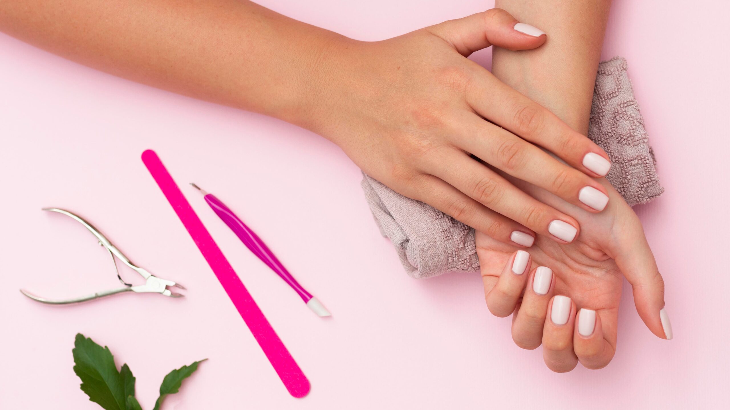 Cómo limpiar uñas de acrílico sin dañarlas y mantener su brillo