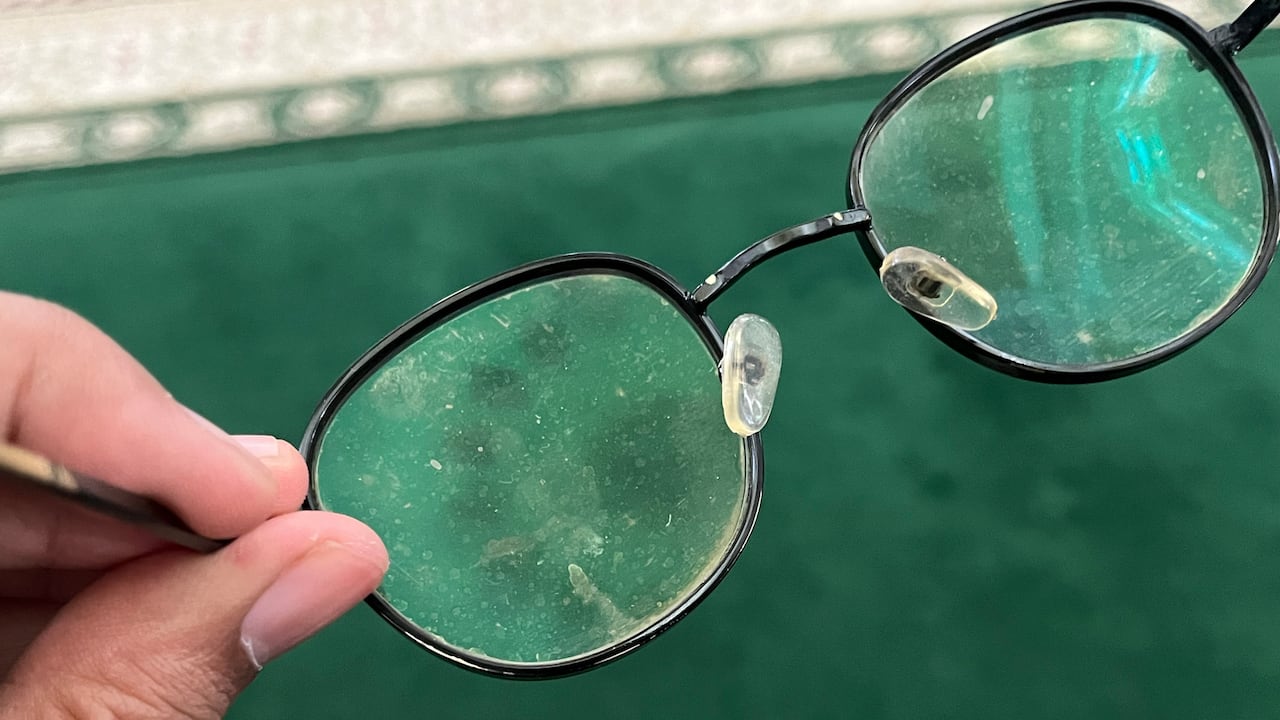 Cómo quitar rayones de las gafas: ¿Cuál es la técnica rápida?