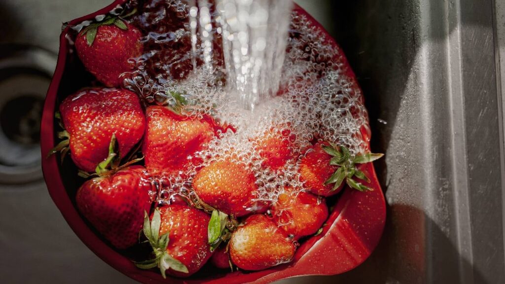 Desinfectar fresas: ¿Cómo eliminar bacterias de manera efectiva?