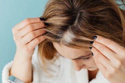 ¿Cómo tapar canas de forma efectiva y natural en 3 simples pasos?