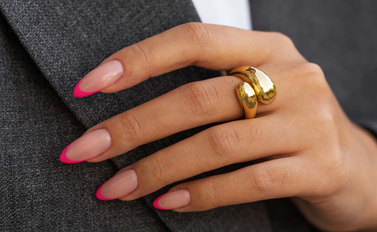 ¿Cómo quitar uñas acrílicas en casa fácilmente sin dañar tus uñas?