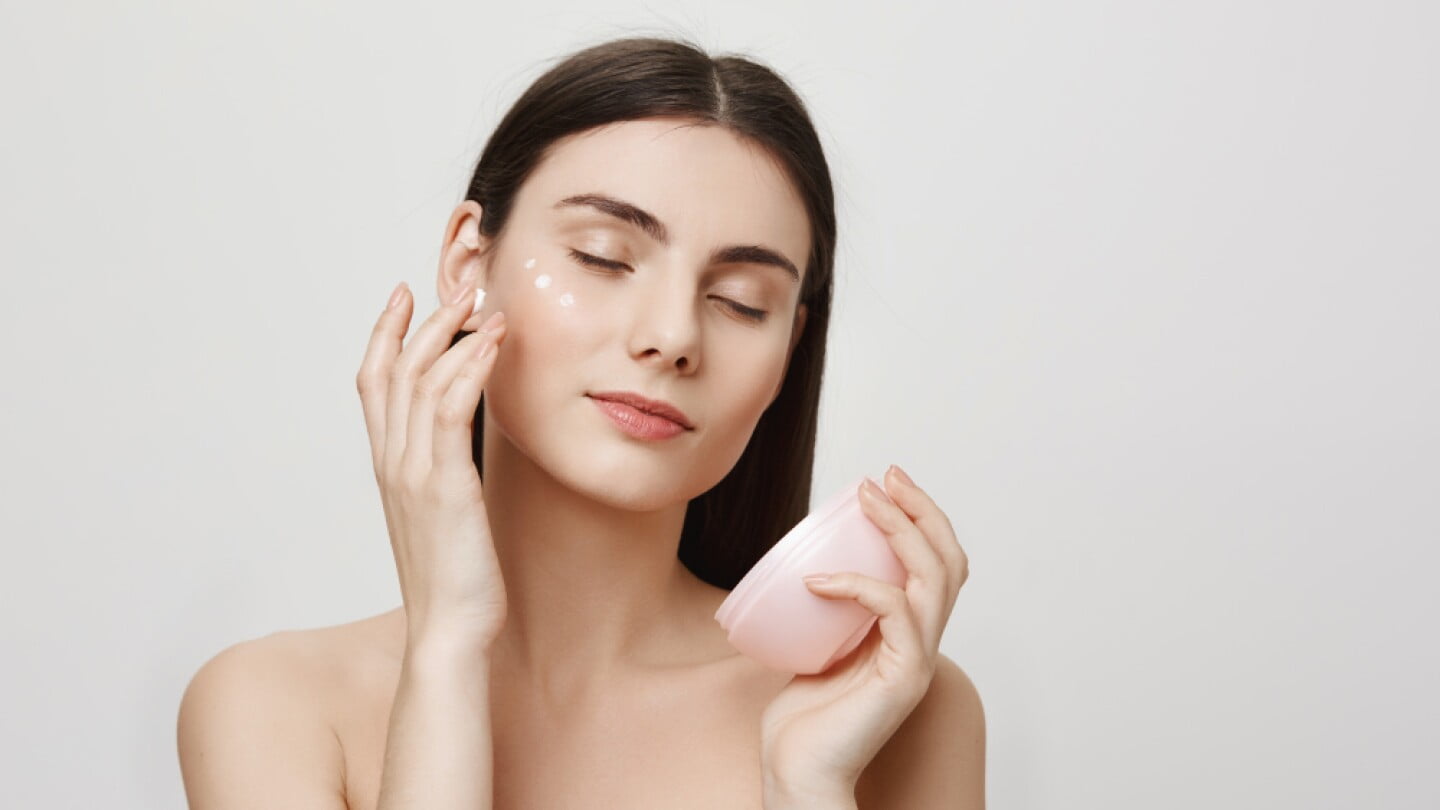 ¿Cuánto crema hidratante debes aplicar en tu rostro?