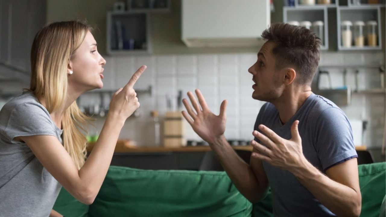 ¿Qué Significa Cuando tu Pareja Parpadea Mucho al Hablarte? Respuesta desde la Psicología
